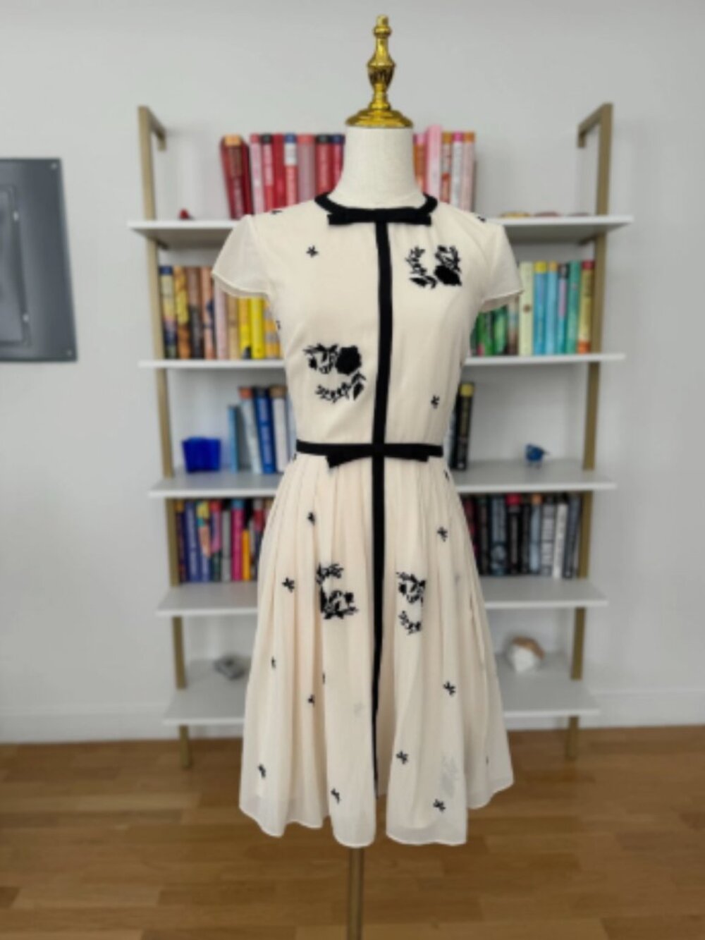 Ted Baker Cream & Black Floral Embroidery Party Dress Size 0 - GUC, **FLAW, READ